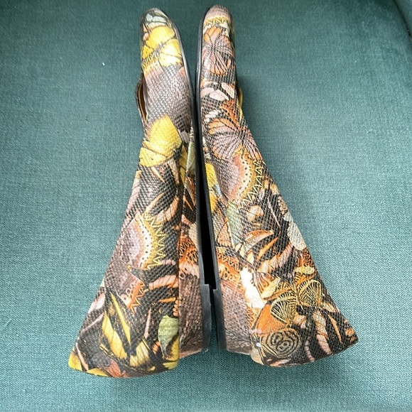 Butterfly pattern flats​ - Picture 4 of 6